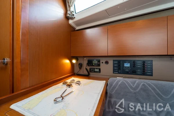 Oceanis 38 - Yacht Charter Sailica