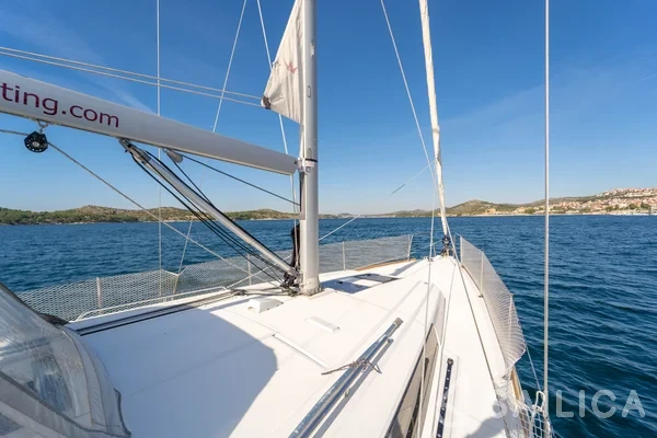Oceanis 38 - Yacht Charter Sailica
