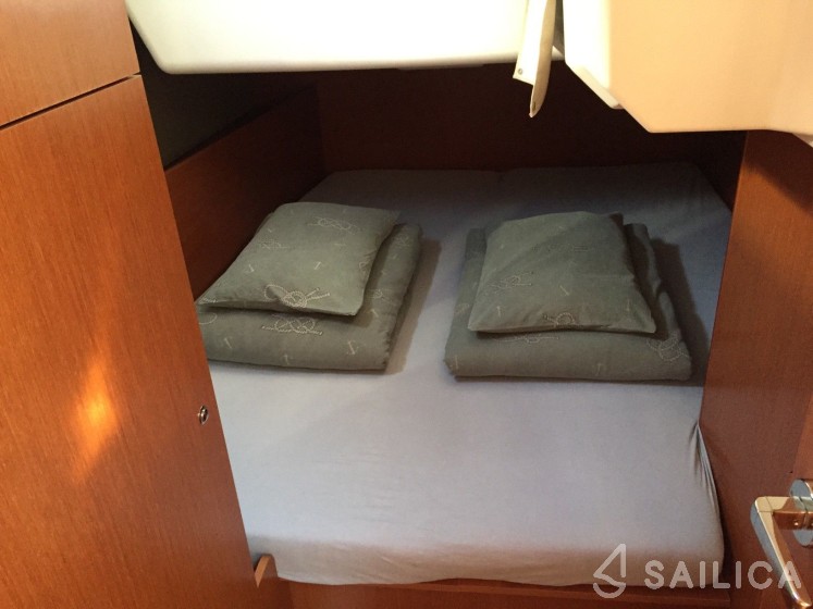 Oceanis 38 - Yacht Charter Sailica