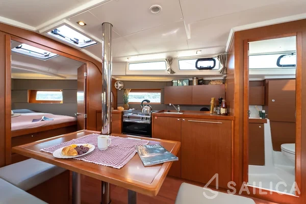 Oceanis 38 - Yacht Charter Sailica