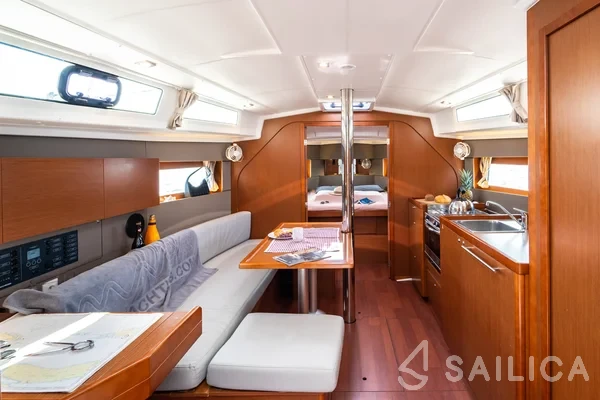 Oceanis 38 - Yacht Charter Sailica