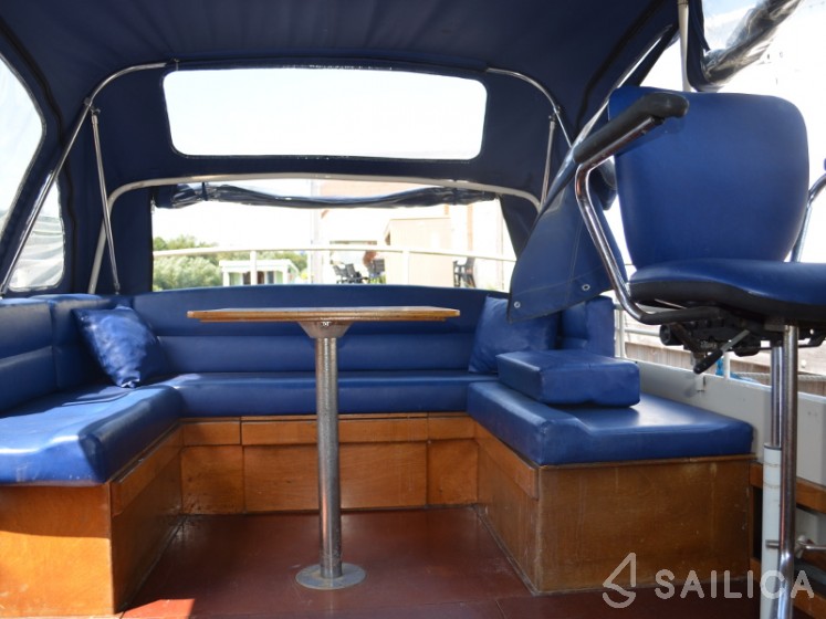 De Drait Doerak 850 OK - Yacht Charter Sailica