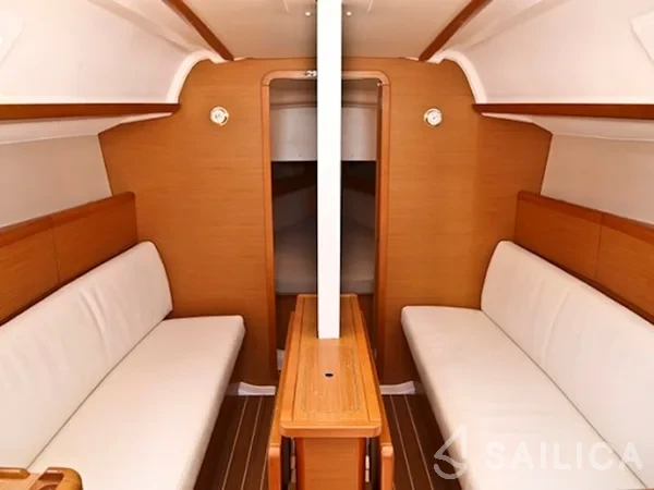 Sun Odyssey 33i - Yacht Charter Sailica