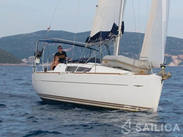 Sun Odyssey 33i - Yacht Charter Sailica