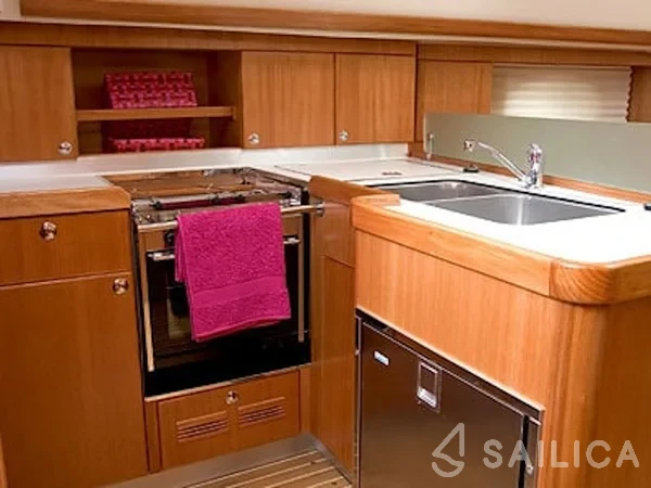Elan 384 Impression - Yacht Charter Sailica