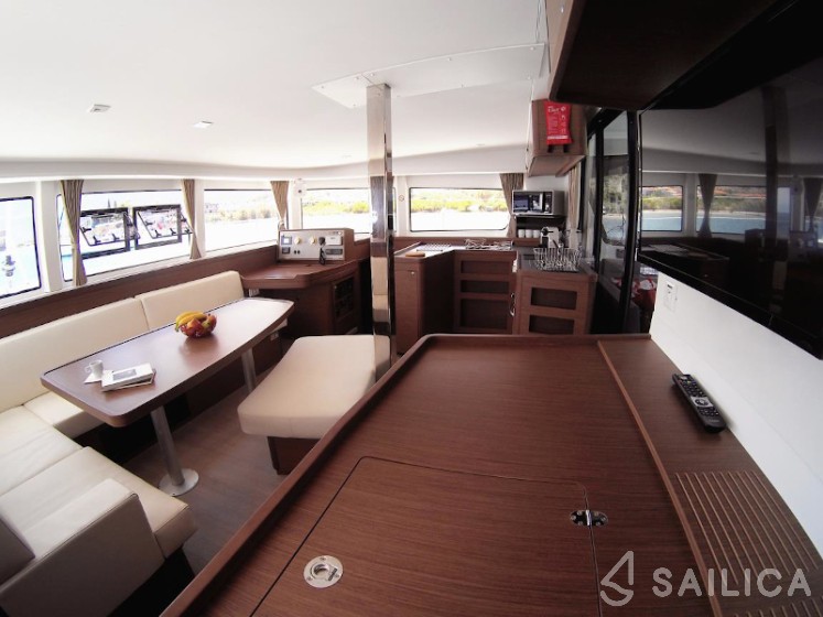 Lagoon 42 - Yacht Charter Sailica