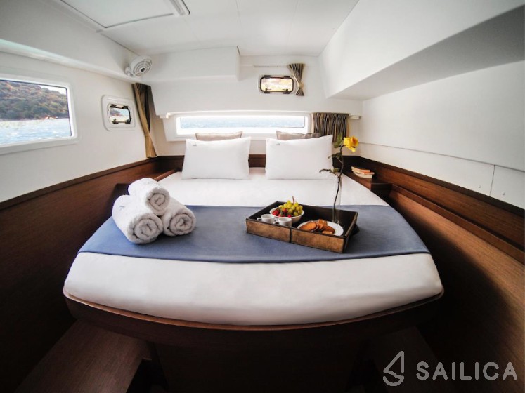 Lagoon 42 - Yacht Charter Sailica