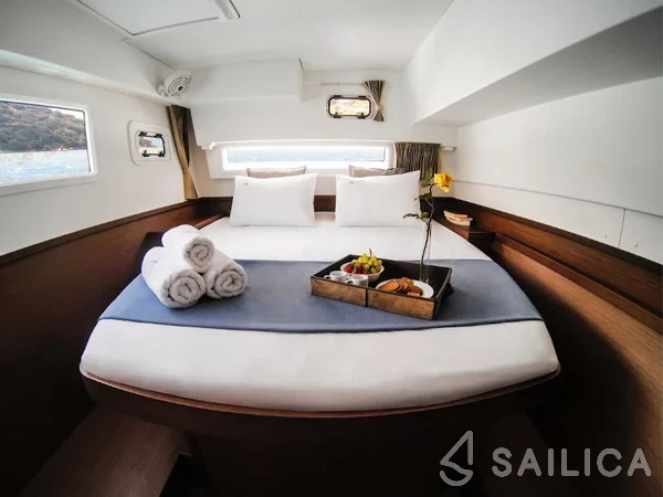 Lagoon 42 - Yacht Charter Sailica