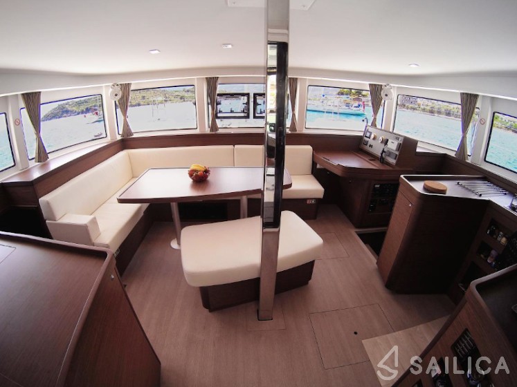 Lagoon 42 - Yacht Charter Sailica