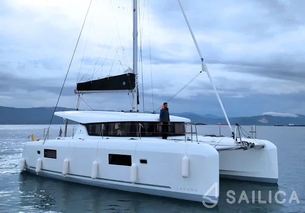 Lagoon 42 - Yacht Charter Sailica