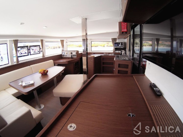 Lagoon 42 - Yacht Charter Sailica