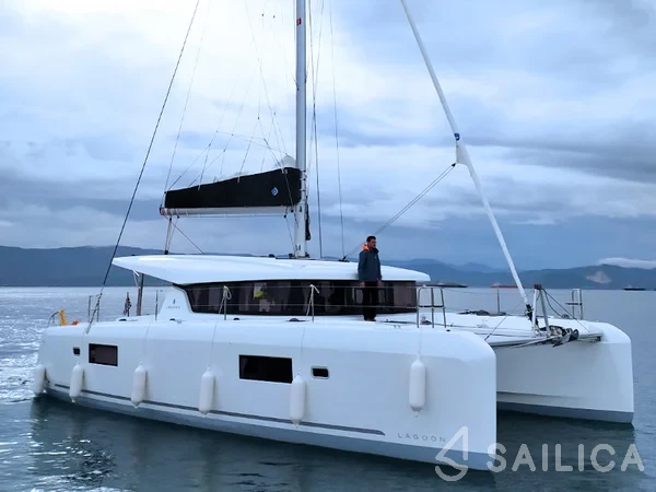 Lagoon 42 - Yacht Charter Sailica