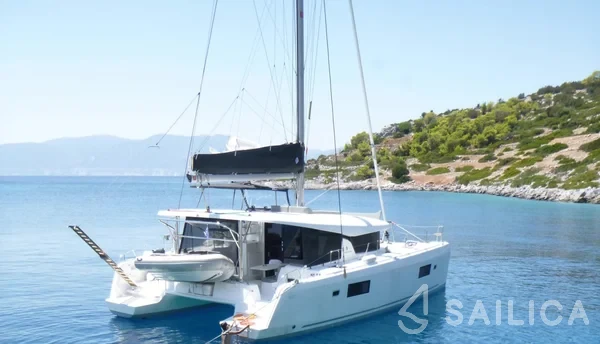 Lagoon 42 - Yacht Charter Sailica