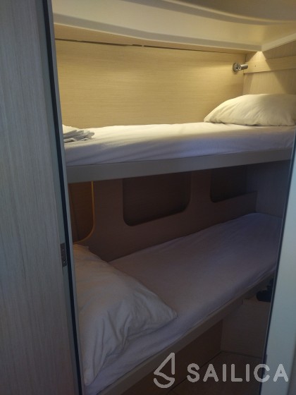 Oceanis 40.1 - Yacht Charter Sailica