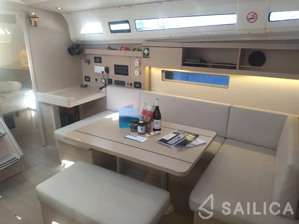 Oceanis 40.1 - Yacht Charter Sailica