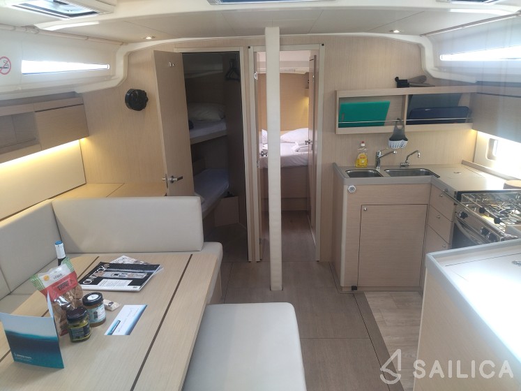 Oceanis 40.1 - Yacht Charter Sailica