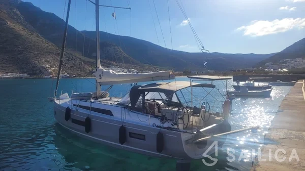 Oceanis 40.1 - Yacht Charter Sailica
