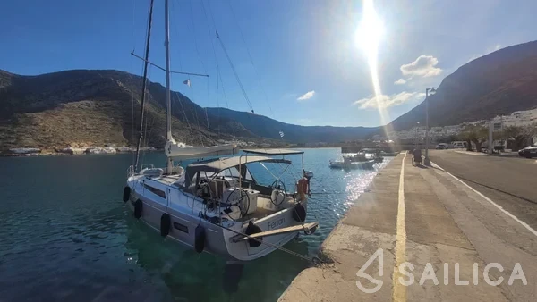Oceanis 40.1 - Yacht Charter Sailica