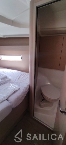 Oceanis 40.1 - Yacht Charter Sailica