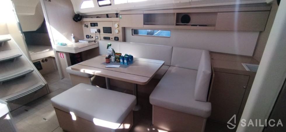 Oceanis 40.1 - Yacht Charter Sailica