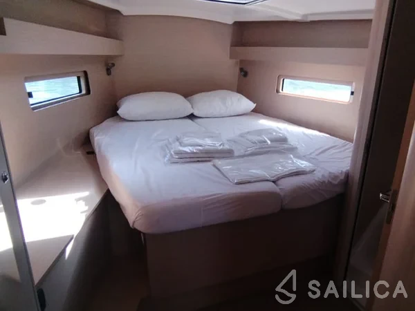 Oceanis 40.1 - Yacht Charter Sailica