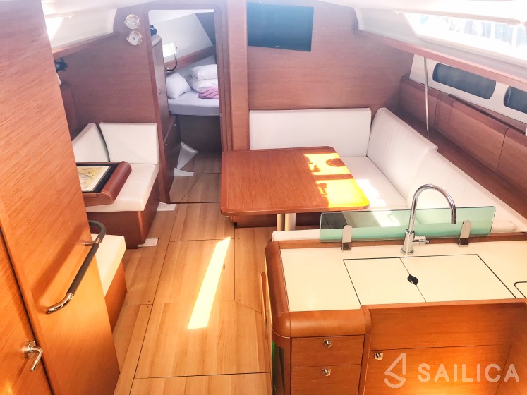 Sun Odyssey 419 - Yacht Charter Sailica