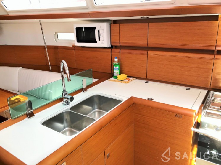 Sun Odyssey 389 - Yacht Charter Sailica
