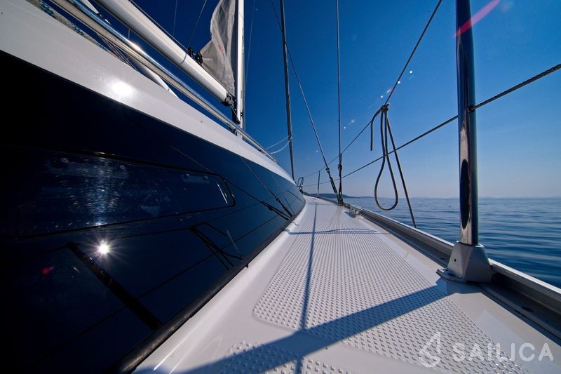 Bavaria 41 Cruiser - Yacht Charter Sailica