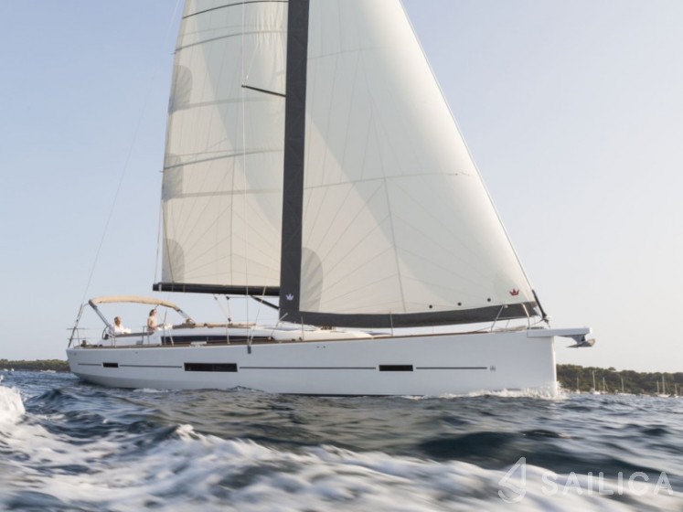 Dufour 520 GL - Yacht Charter Sailica