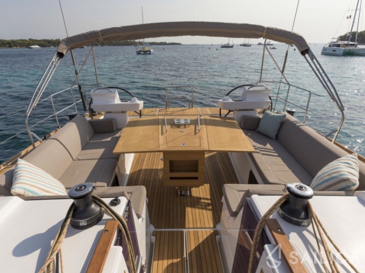 Dufour 520 GL - Yacht Charter Sailica