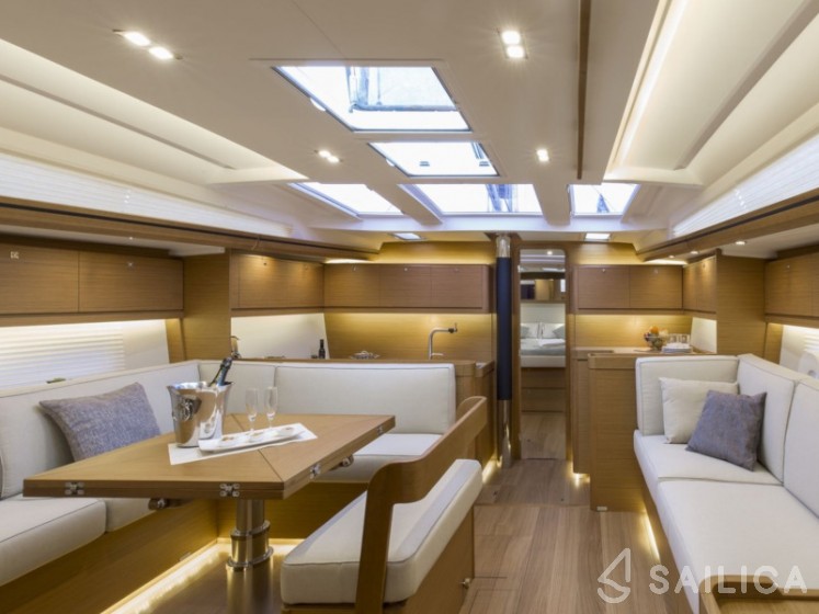 Dufour 520 GL - Yacht Charter Sailica