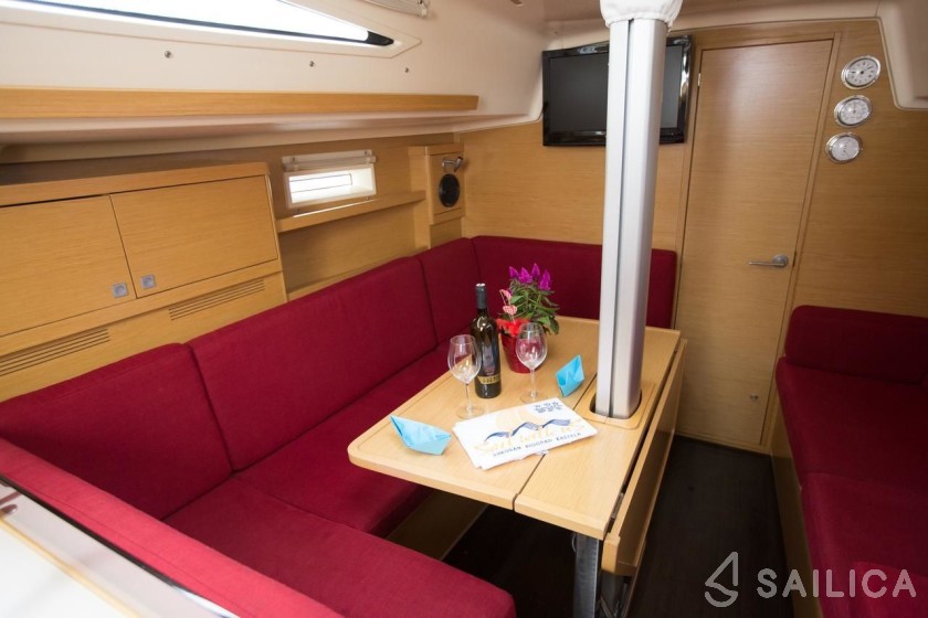 Elan 350 Performance - Yacht Charter Sailica