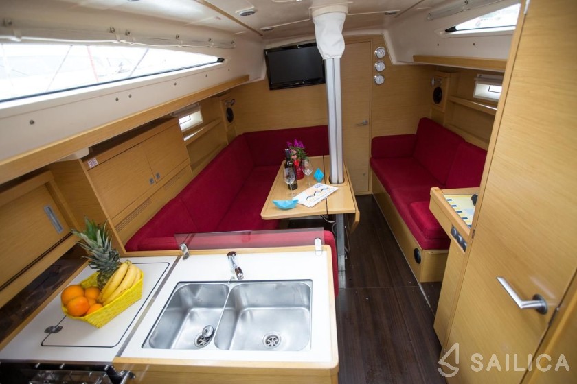 Elan 350 Performance - Yacht Charter Sailica