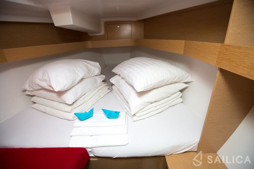 Elan 350 Performance - Yacht Charter Sailica