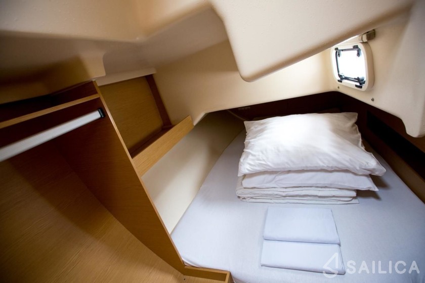 Elan 350 Performance - Yacht Charter Sailica