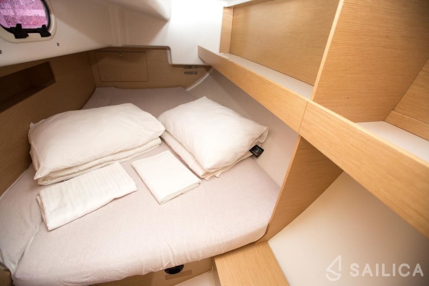 Elan 350 Performance - Yacht Charter Sailica