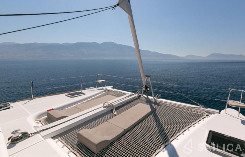 Lagoon 400 S2 - Yacht Charter Sailica