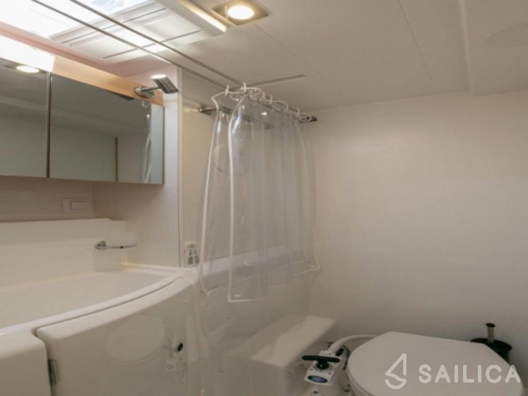 Lagoon 400 S2 - Yacht Charter Sailica