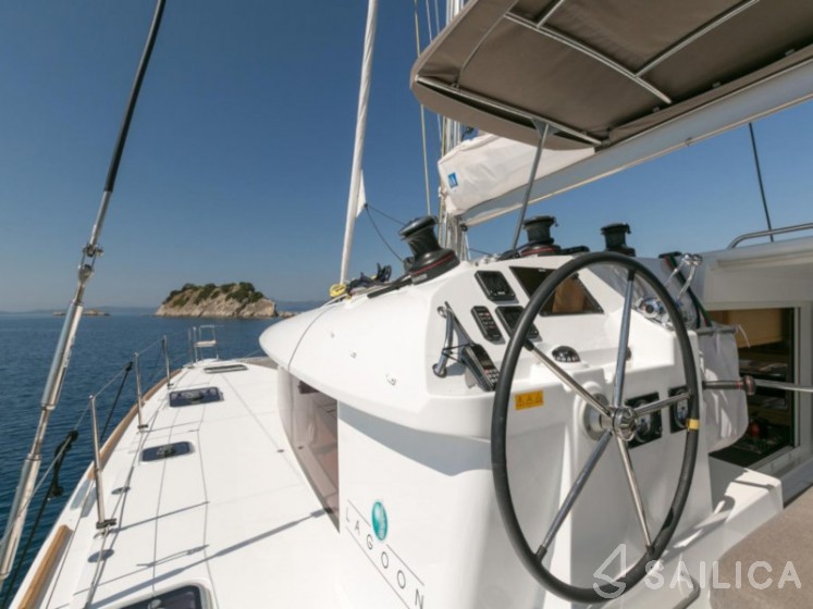 Lagoon 400 S2 - Yacht Charter Sailica