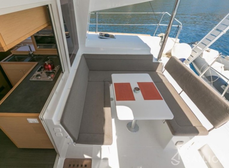 Lagoon 400 S2 - Yacht Charter Sailica