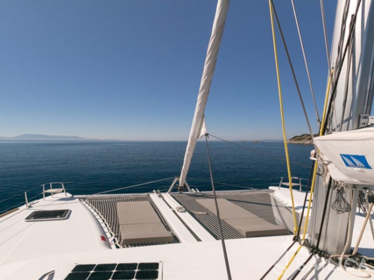 Lagoon 400 S2 - Yacht Charter Sailica