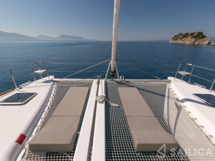 Lagoon 400 S2 - Yacht Charter Sailica