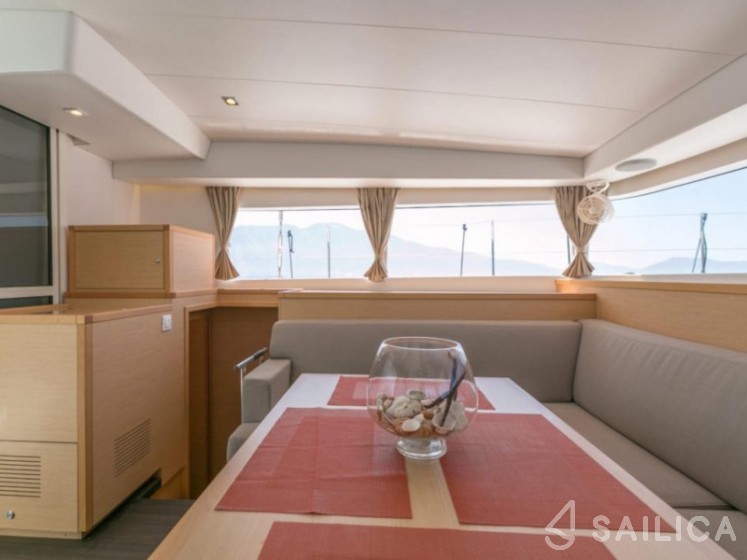 Lagoon 400 S2 - Yacht Charter Sailica