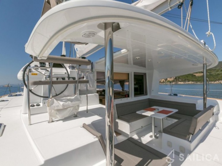 Lagoon 400 S2 - Yacht Charter Sailica