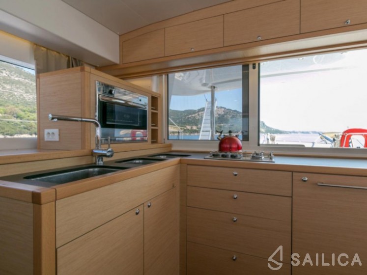 Lagoon 400 S2 - Yacht Charter Sailica