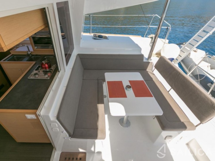 Lagoon 400 S2 - Yacht Charter Sailica