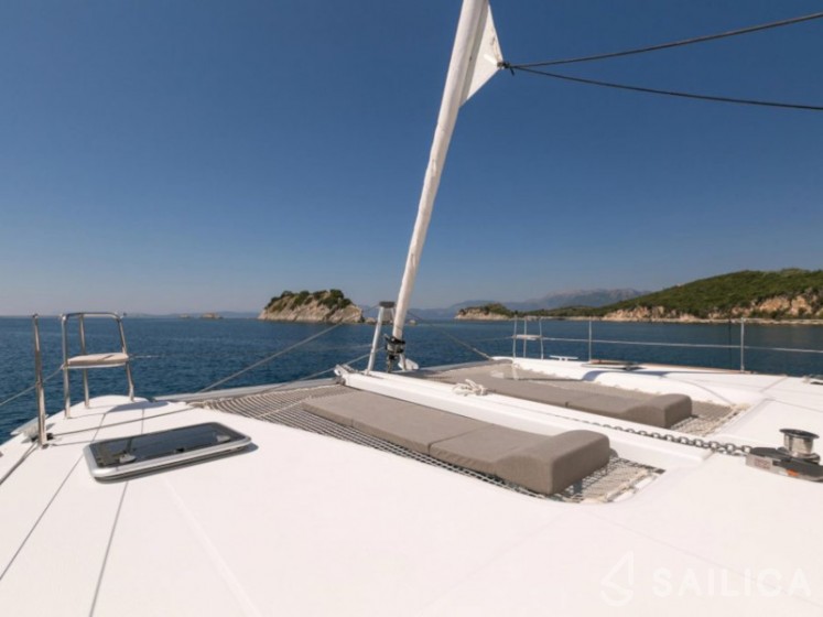 Lagoon 400 S2 - Yacht Charter Sailica