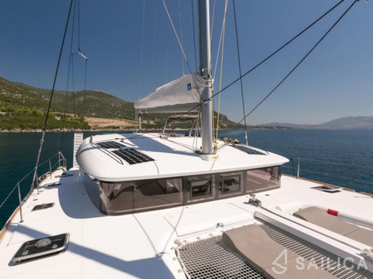 Lagoon 400 S2 - Yacht Charter Sailica