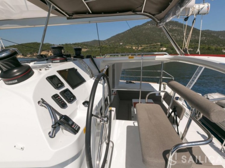 Lagoon 400 S2 - Yacht Charter Sailica
