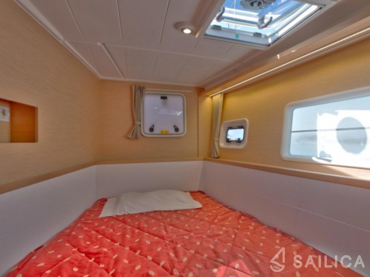 Lagoon 400 S2 - Yacht Charter Sailica